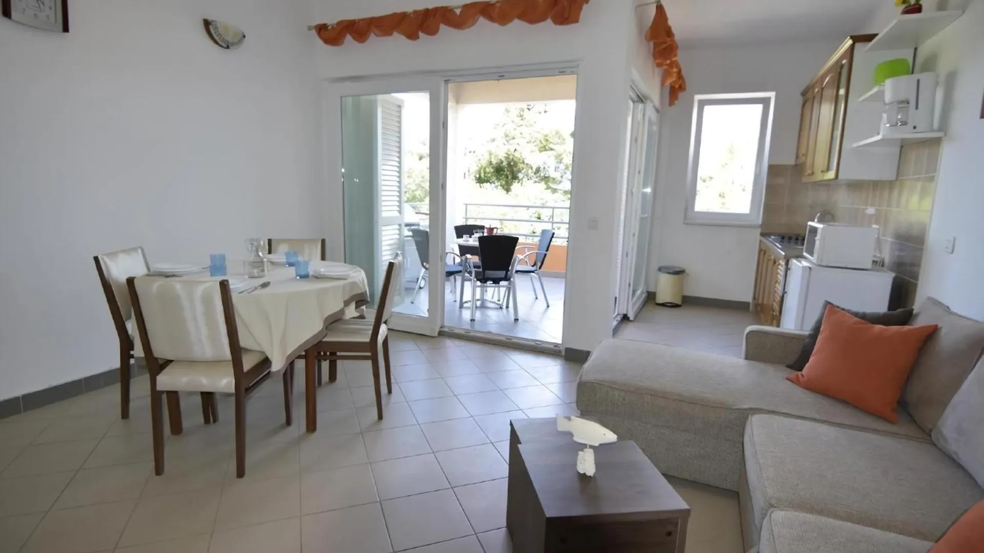 Wohnung In Dajla Mit Terrasse Und Grill 0*,